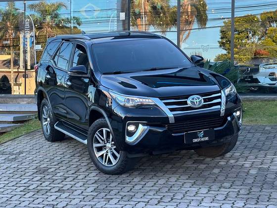 TOYOTA HILUX SW4 2.8 SRX 4X4 16V TURBO INTERCOOLER DIESEL 4P AUTOMÁTICO TOYOTA HILUX SW4 2.8 SRX 4X4 16V TURBO INTERCOOLER DIESEL 4P AUTOMÁTICO